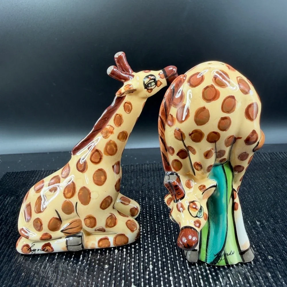 Blue Sky Ceramic Giraffe Salt and Pepper‎ Shaker Set Brown Tan Hand Painted 4in